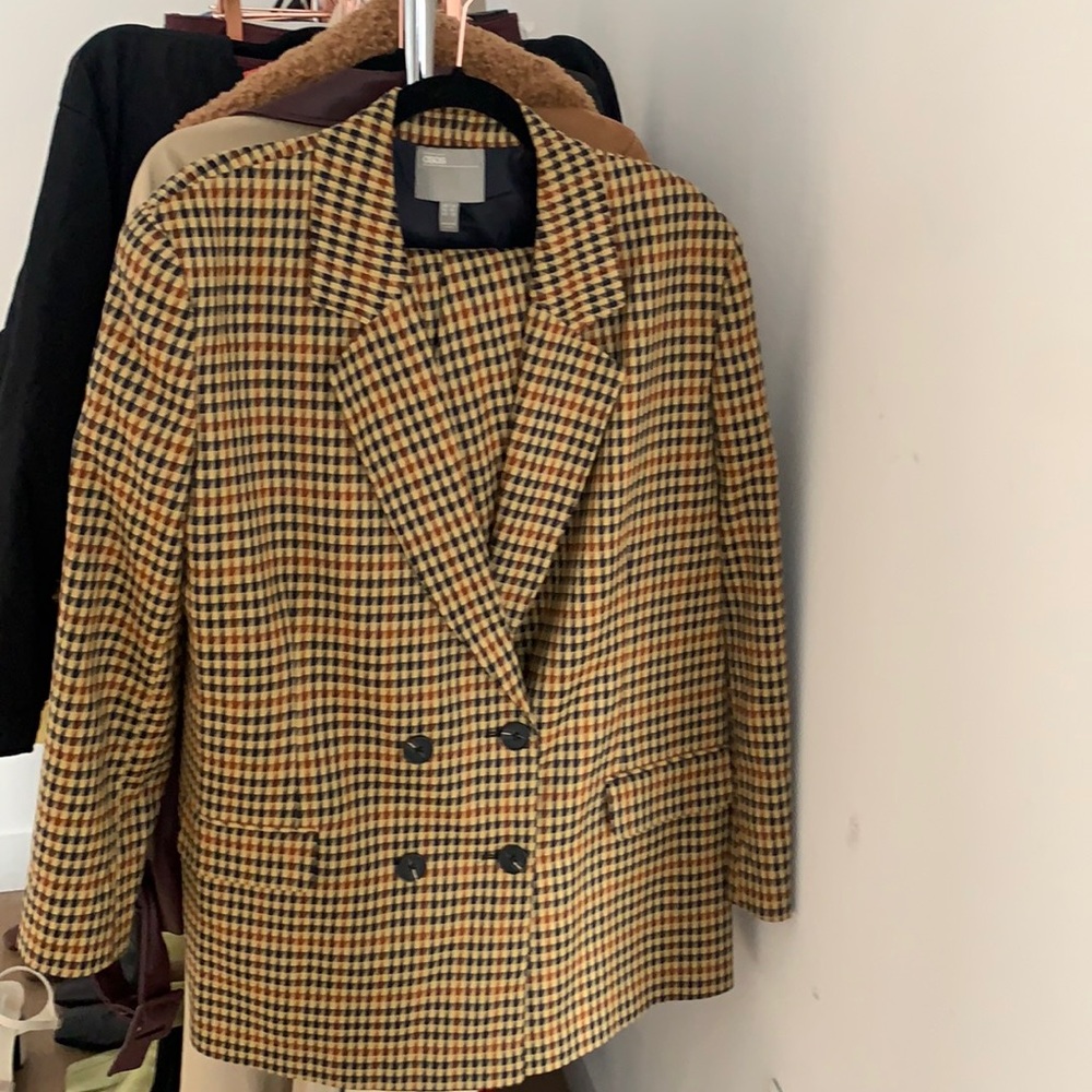 Two piece patterned suit